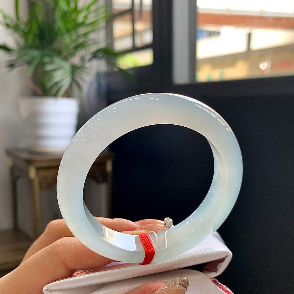 Silky Texture Jadeite Bangle · Size 52-12.4-8.6
