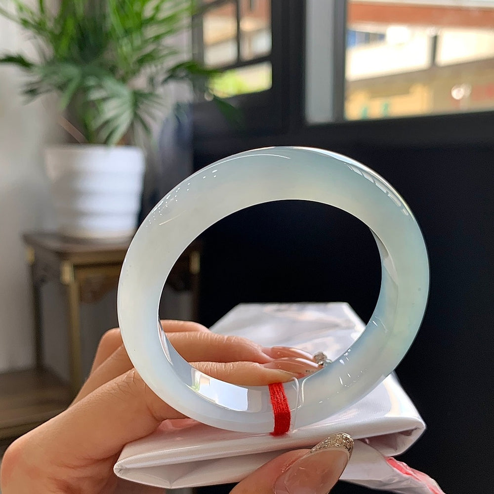 Silky Texture Jadeite Bangle · Size 52-12.4-8.6