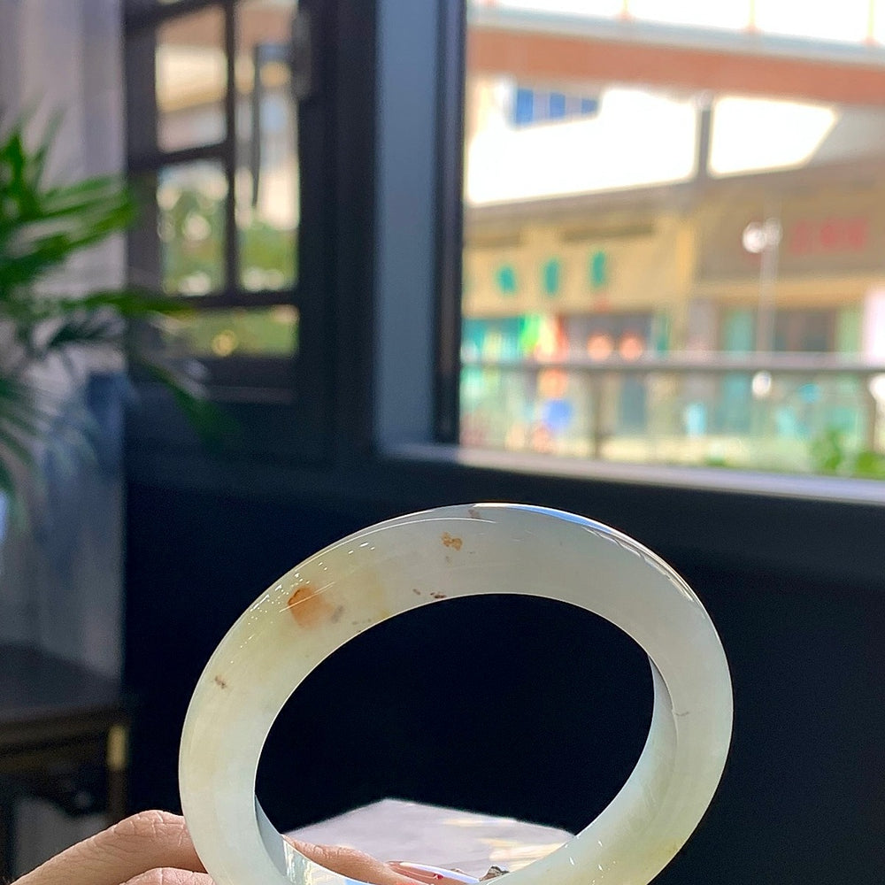 Round Profile Silky Texture Jadeite Bangle · Size 53.3-10.2-8.7