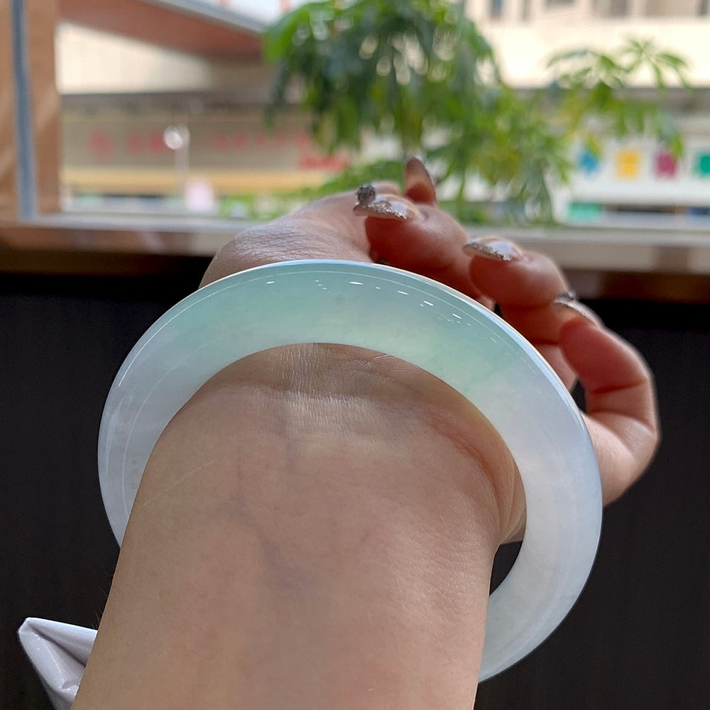 Ice Green Jadeite Round Bangle | 56-11-10.4 | HJH-118069
