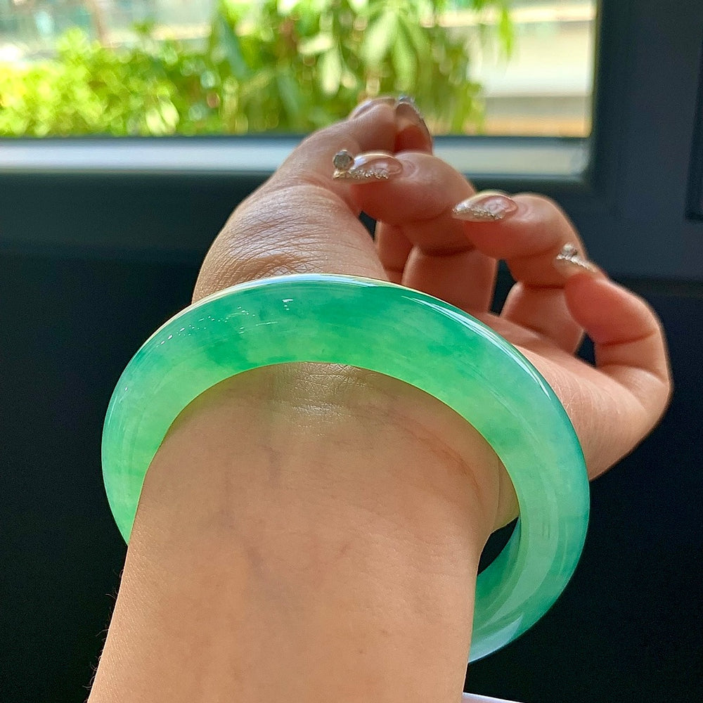 Fine Condition Jadeite Bangle · Size 57.6-12-10