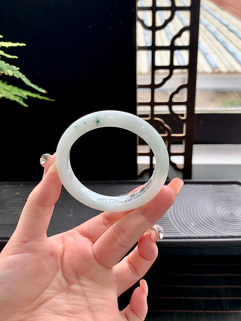 Jadeite bangle with floating color patterns