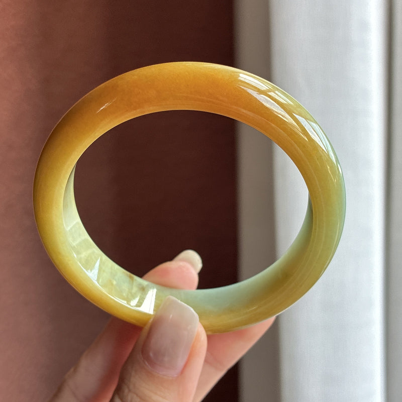 "Waxy-icy" texture yellow jadeite "Safety Bangle" (standard round profile)